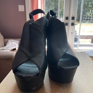 Steve Madden Black Platform Sandals